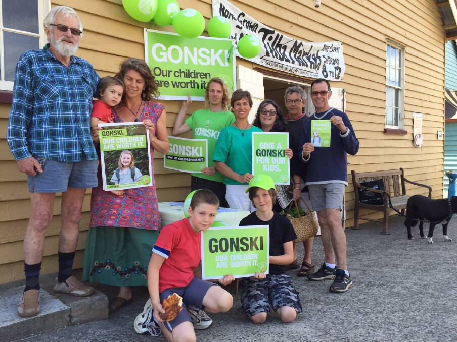 Locals sign up to the Gonski campaign