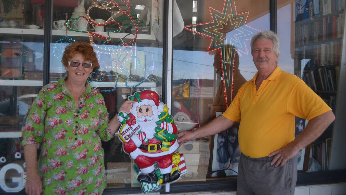 Midtown Narooma business owners Anne Colquitt and Barrie Wilkinson are encouraging businesses and residents to light up for Christmas.  