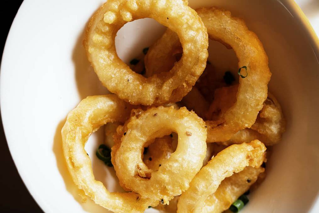 Onion rings at Girl with the Gris Gris. Photo: Kristoffer Paulsen