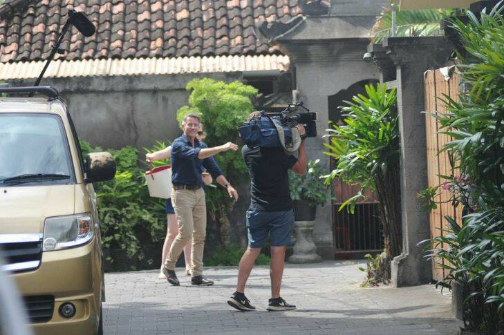 The media filming outside Schapelle Corby's house

Credit: Alan Putra