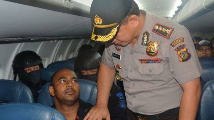 Myuran Sukumaran on the plane that took him from Bali to Cilacap. Indonesians see drug traffickers as mass murderers. Photo: Kompas TV