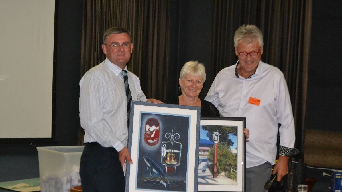 MACS GIFTS: Principal Paul Sweeney accepts artworks gifted to Narooma
Public School by the Montague Arts and Crafts Society pictured with
reunion organiser Sylvia Gauslaa and MC Geoff Lanham.
 