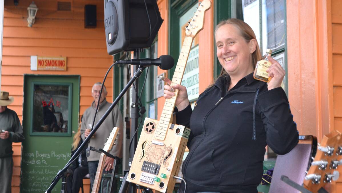 Photos of blues picker Fiona Boyes playing The Drom Hotel, Central Tilba