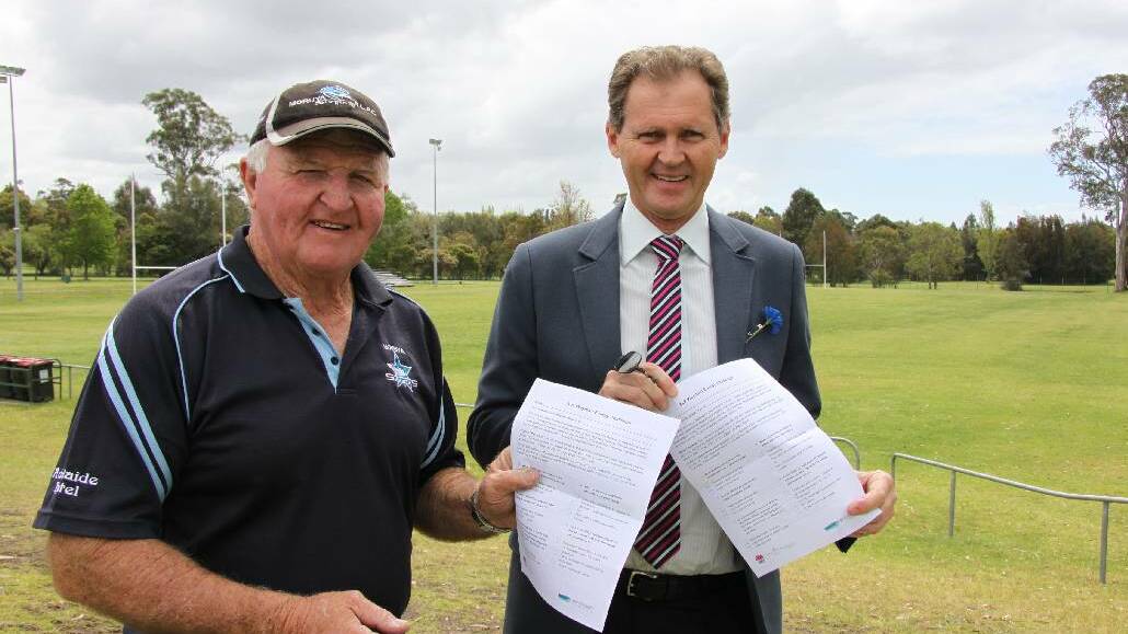 Well-known local sportsman Ack Weyman and Mayor Lindsay Brown are encouraging people to take up a new energy challenge and win up to $1000. 