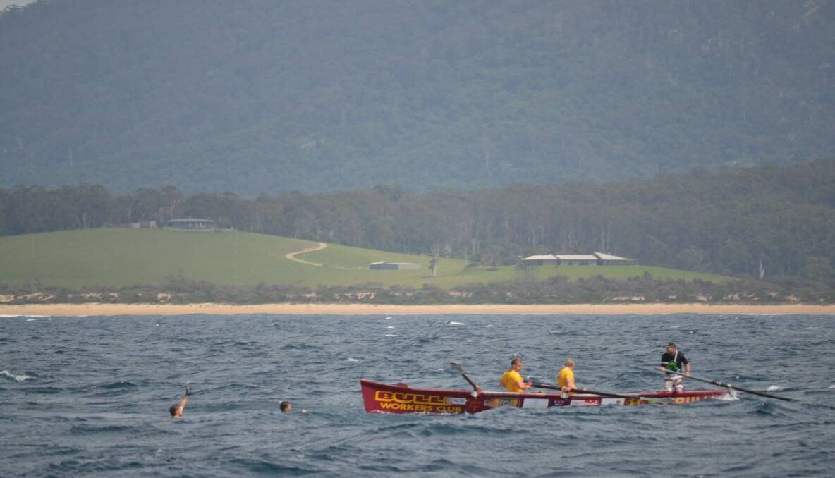 Bulli open men performed a two-man crew change just before the finish...