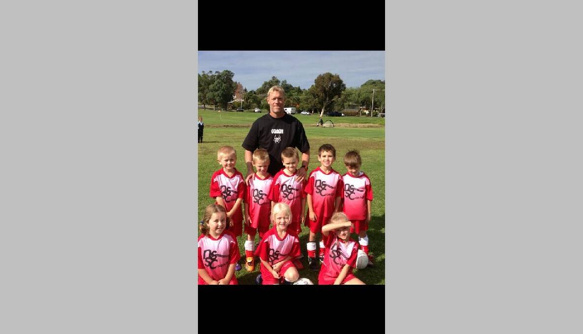 2013 NAROOMA U6 TEAM: Johnathon Smith, Travis Stubbs, Loccy Druhan, Keanu Craig, Riley Dawson, Kirra McCaughtrie, Jade Wilson and Lucy Perry. With coach Andrew McCaughtrie.