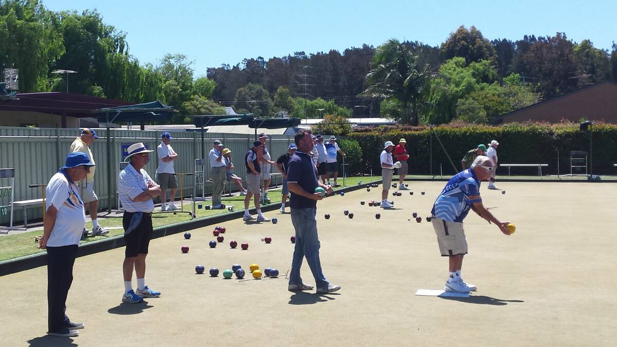 TOMAKIN MEN: Bowlers enjoying the great conditions at Tomakin on Monday.
