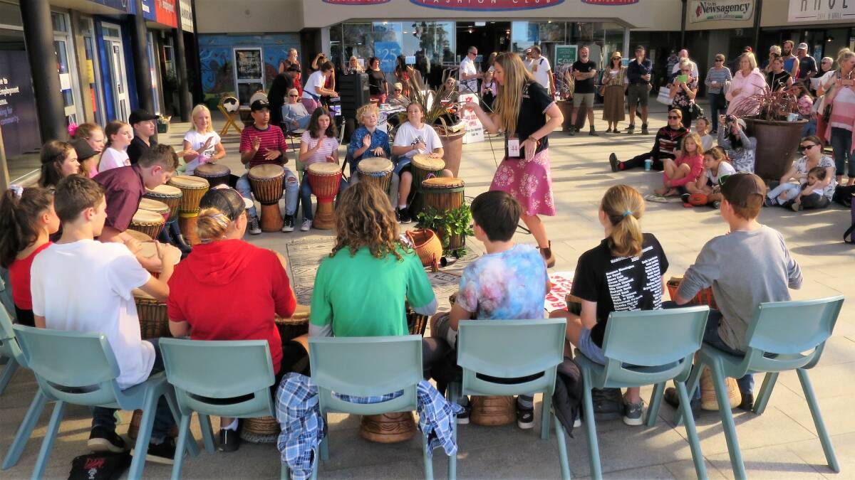 Local drumming group the Rhythm Hunters have proved great drawcards at the
last two Narooma Busking Championships.
