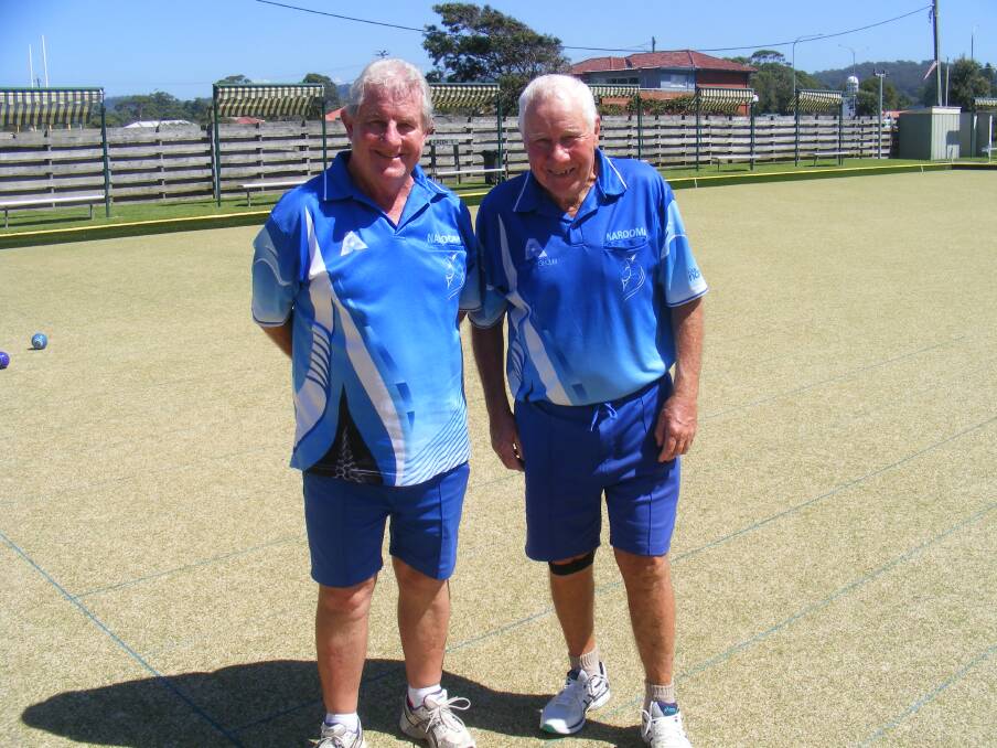 The winner of the Narooma Consistency Singles Championship, Garry Carberry, is congratulated by runner up, Allan Chisholm.