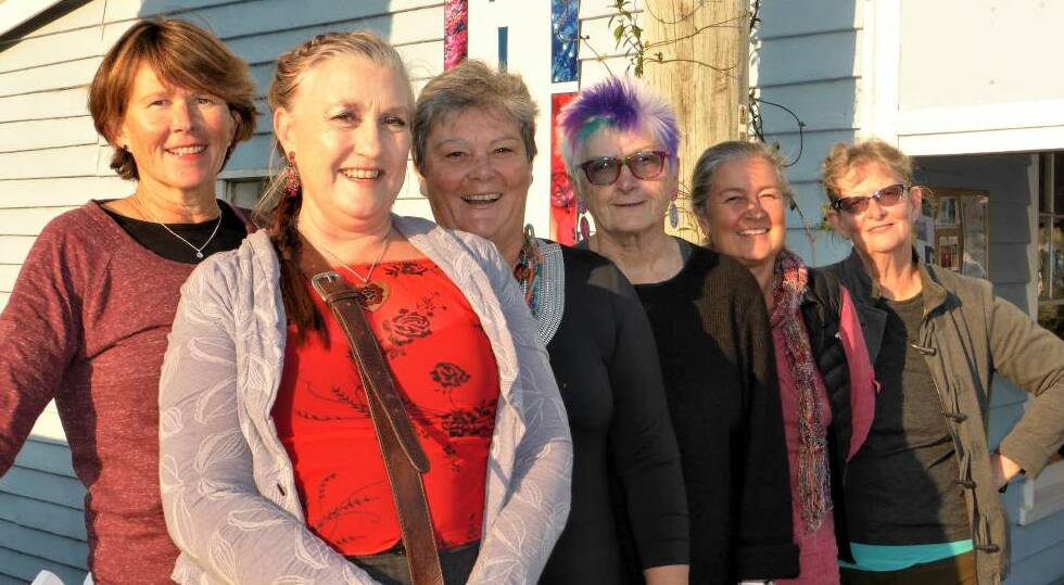 HELPING HANDS: Artists and volunteers Megan Fraser, Janette Dadd, Sue Barford, Jane Frost, Rachel McInnes and Bernie O’Neil, made the 2017 River of Art a great success. Can you help for the 2018 edition?