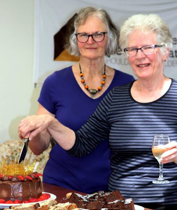 CELEBRATE LIFE DRAWING: Karen Mallett, left, joins Janet Jones in cutting the 14th anniversary cake for the MACS Life Drawing group.