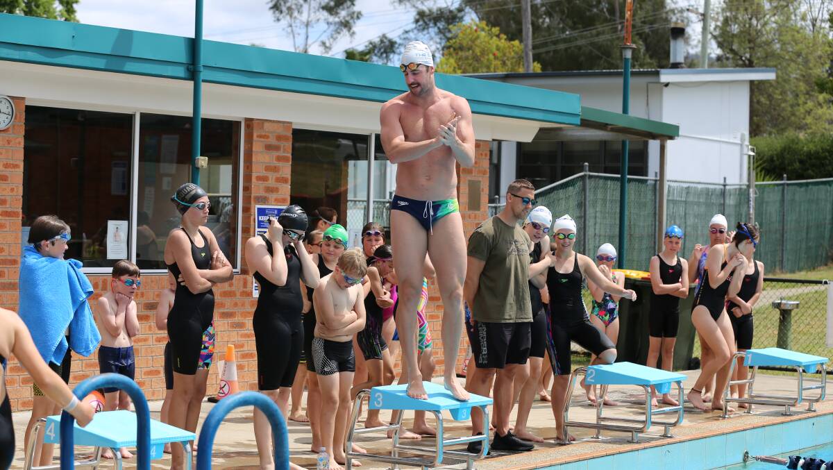 James Magnussen goes over some tips for diving off the blocks during a Cobargo swim clinic on Saturday. 