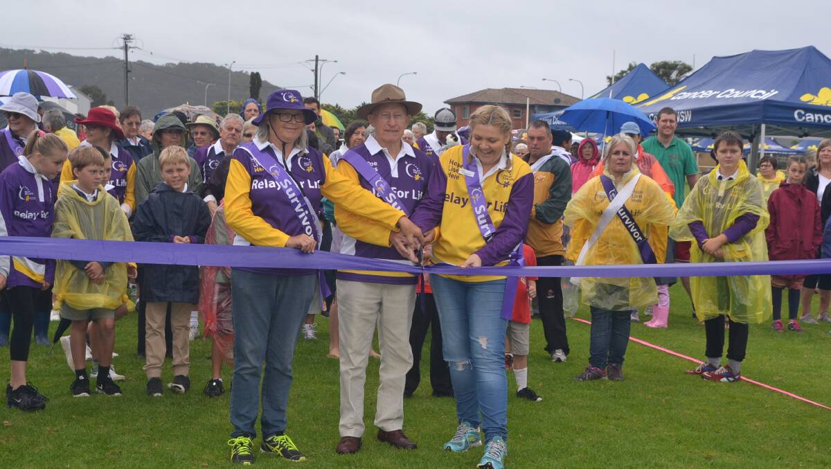 Photos of the Relay for Life kicking off in Narooma 