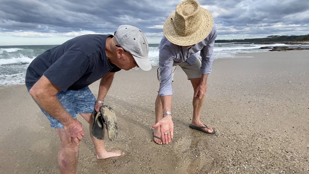 Allen Mawer (left) and friend Martin Woods find a piece of a ginger beer bottle likely from the wreck of the Walter Hood. Picture by Tim the Yowie Man
