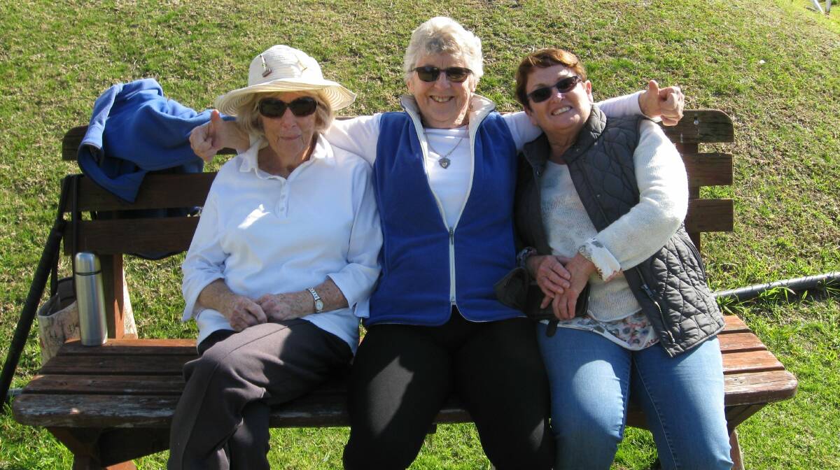 Narooma Croquet Club: The boundary cheer squad.