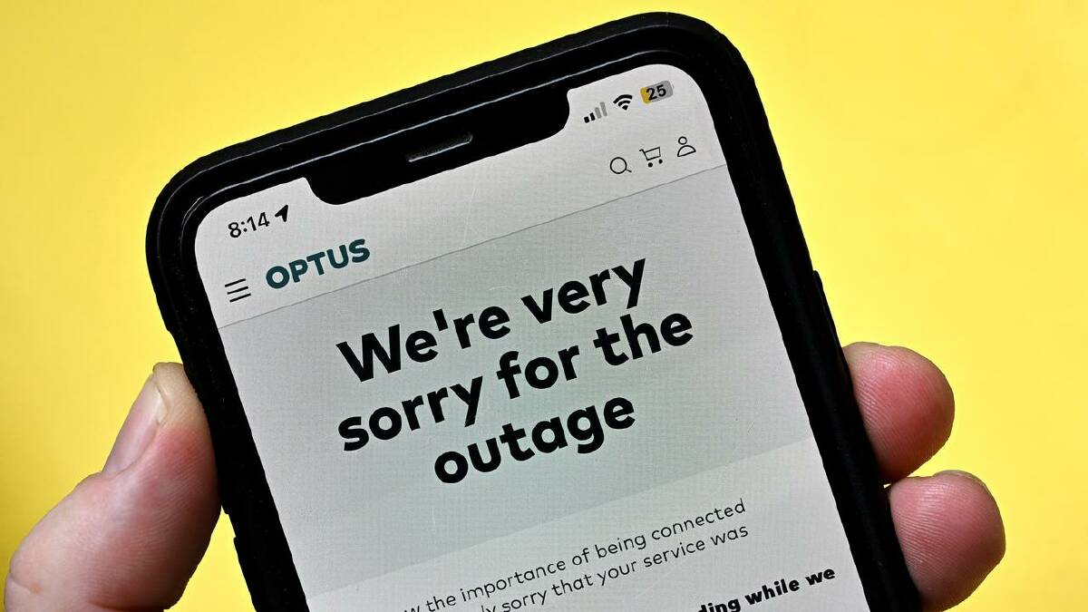 The latest outage blocked about 600 triple zero calls from connecting to emergency services. (Dave Hunt/AAP PHOTOS)