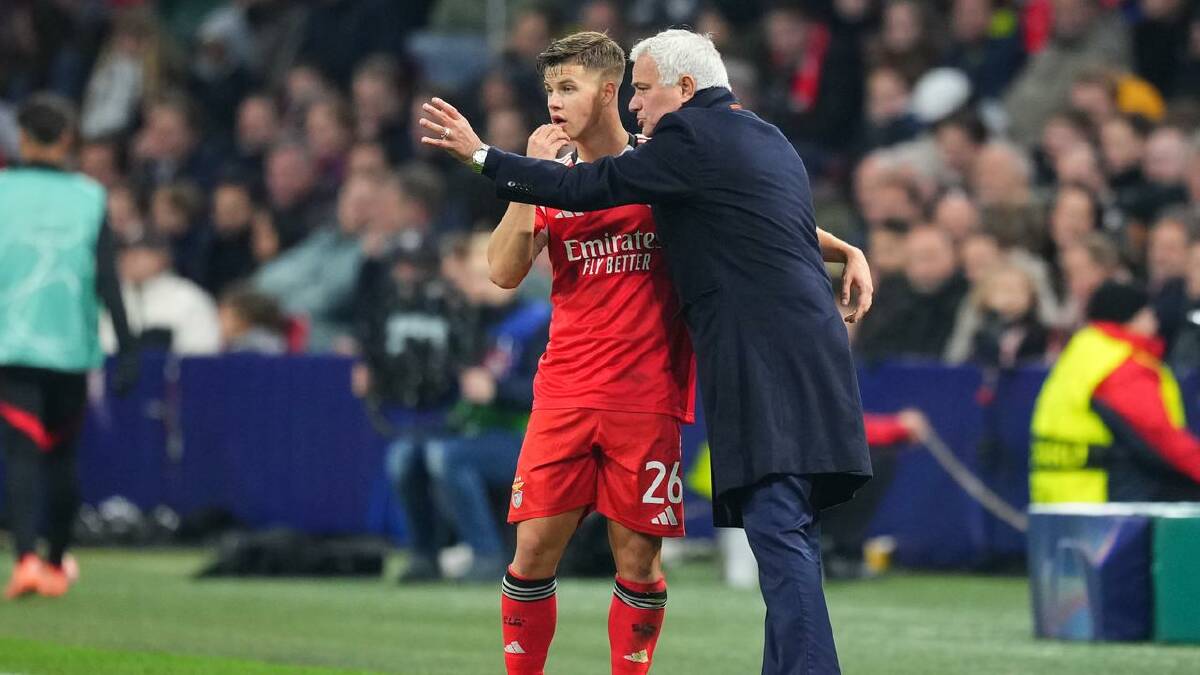 Benfica coach Jose Mourinho gives instructions to  Samuel Dahl in the side's win over Ajax.  (AP PHOTO)
