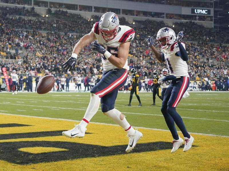 The New England Patriots have held off the fast-finishing Pittsburgh Steelers to end an NFL drought. (AP PHOTO)