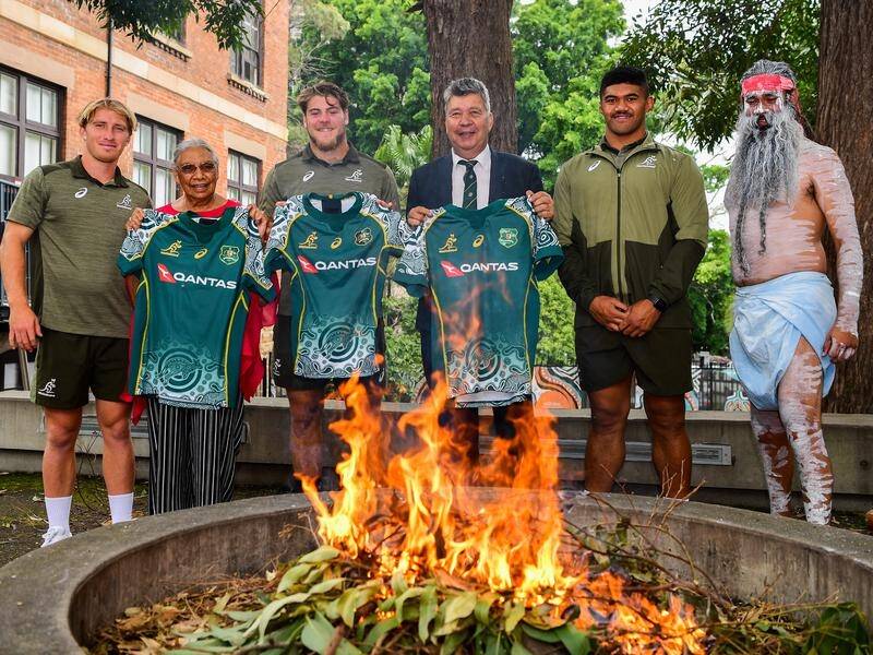 Ex-Wallaby Lloyd Walker (third from right) has called for Australia to cut loose against Argentina.