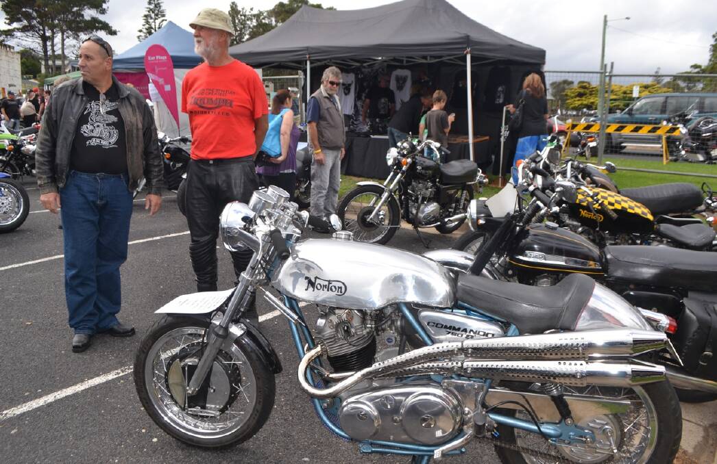 TRIUMPH MANN: Mal Mann of Tomakin is a Triumph man but was caught
admiring this shiny Norton at the CRABs Bermagui Bike Show 2014.
 