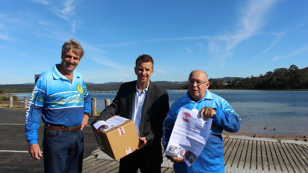 MERIMBULA MEETING: State Member Andrew Constance was in Merimbula to speak with protesters of the netting proposals, and will be returning to Parliament with around 2500 signatures. 
