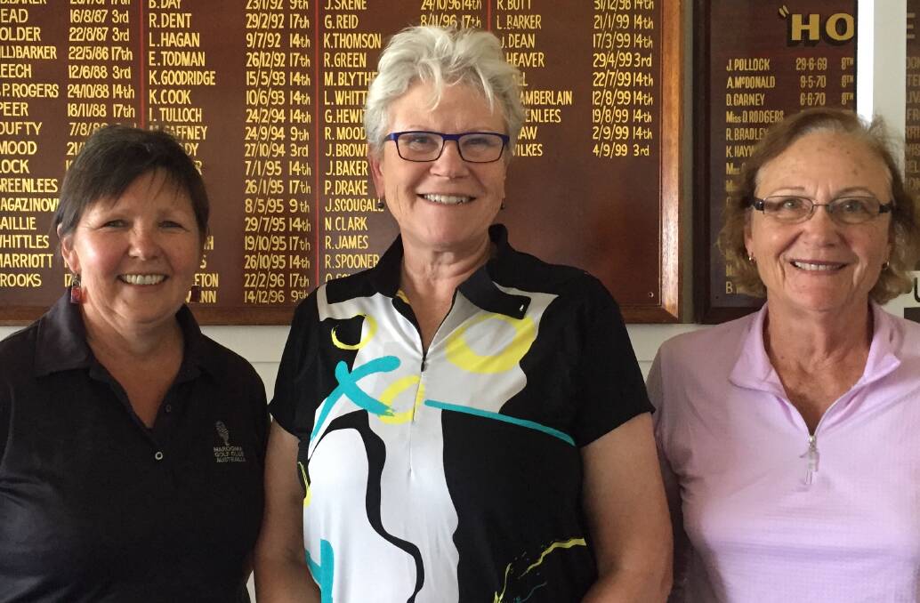 Narooma Ladies: Gold Medal winner Heather McMillan (left) with Division 1 winner Chris Fader and Division 2 winner Di Williamson.