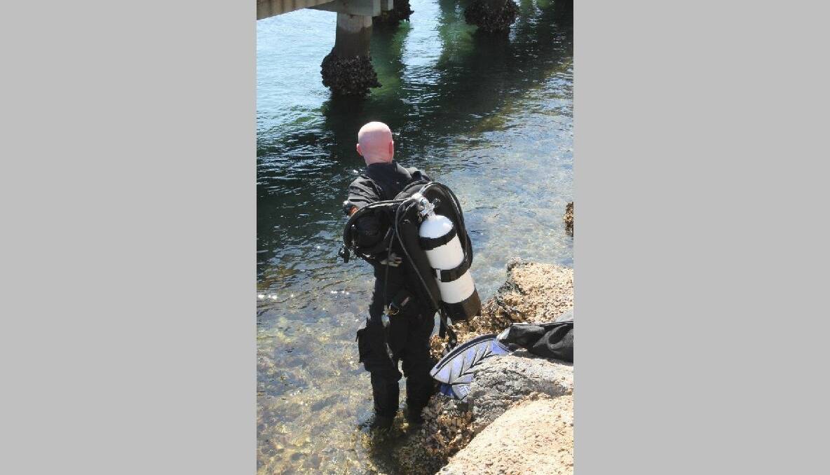 Volunteer diver Phil Malin brings up specimens from the tidal zone. Photo by Rosy Williams